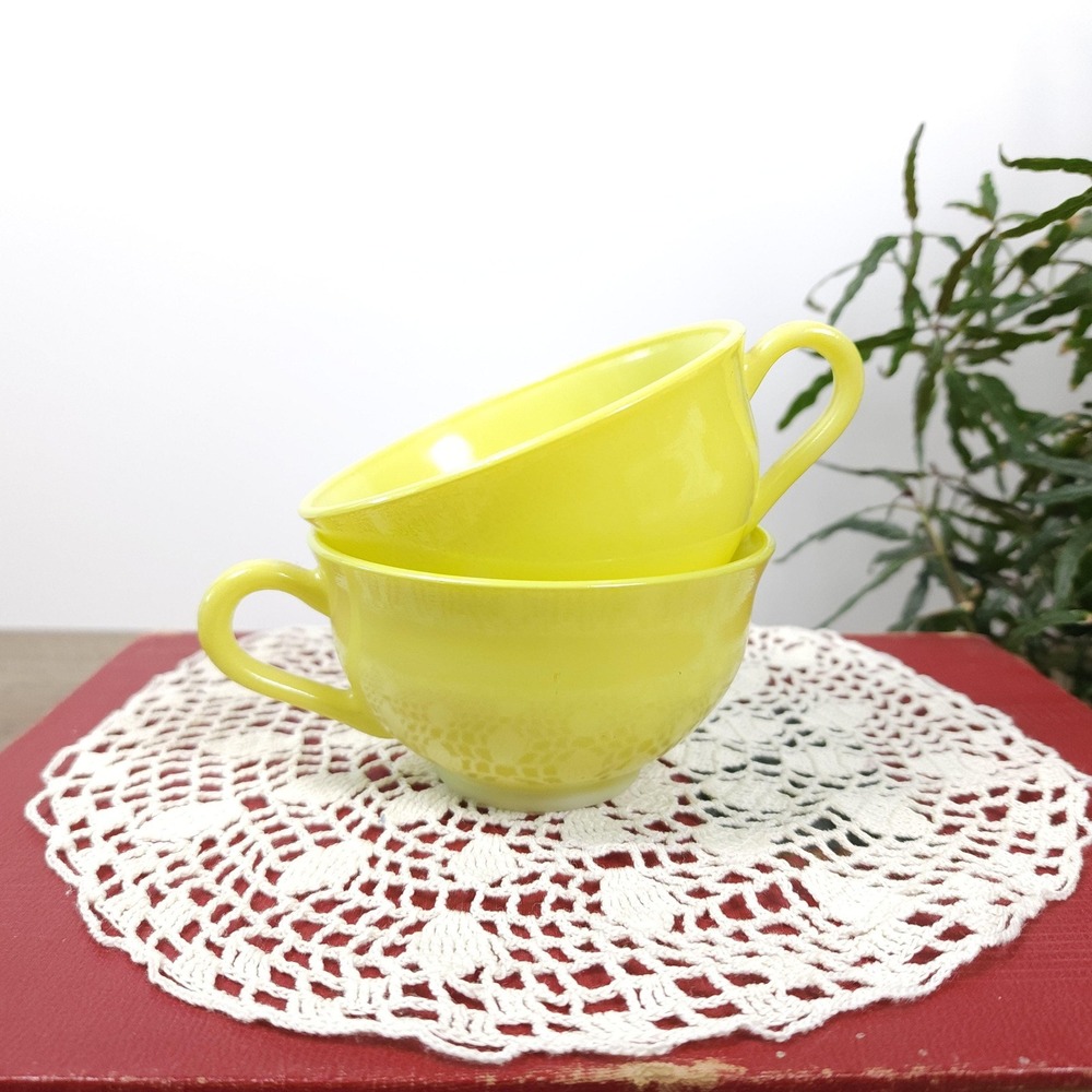 Vintage Hazel Atlas Platonite Tea Cups, Set of Two, 1950s Yellow‎ Cups